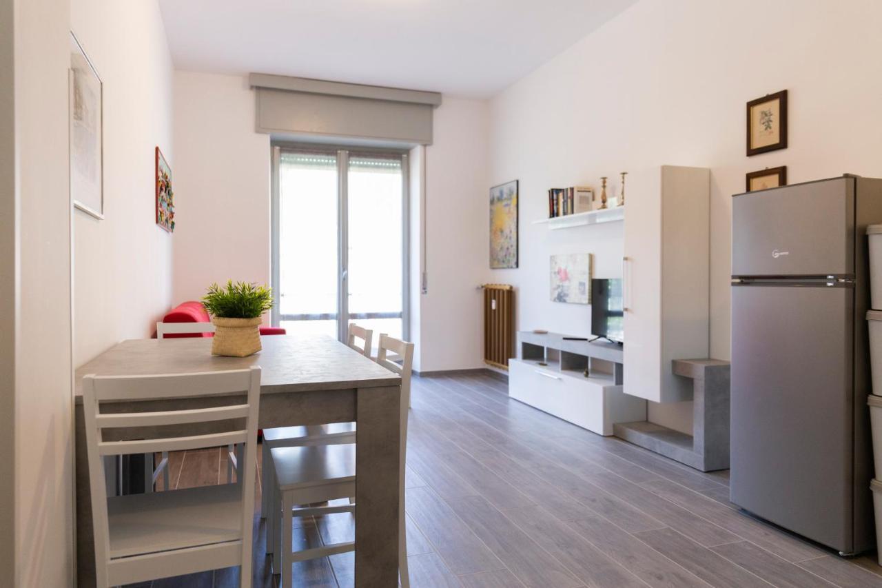 Gray Pearl - Modern Apartment In City Center Арона Екстериор снимка